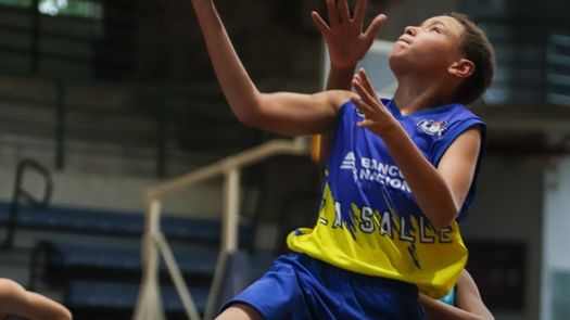 Las eliminatorias de la categoría Sub-12 Masculina de la Liga de Baloncesto Kiwanis continúan sorprendiendo con talento, entrega y emocionantes desenlaces.