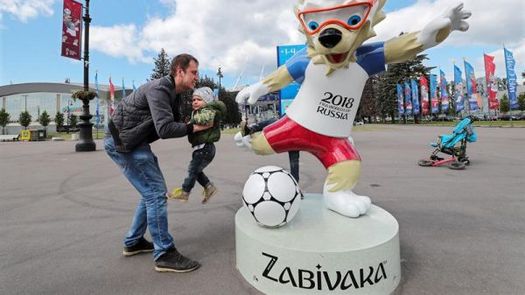 Roban en San Petersburgo una segunda estatua de la mascota del Mundial 2018 Roban en San Petersburgo una segunda estatua de la mascota del Mundial 2018
