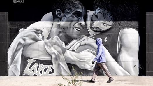 Pau & Kobe: Los Ángeles recuerda en sus calles a dos hermanos de los Lakers