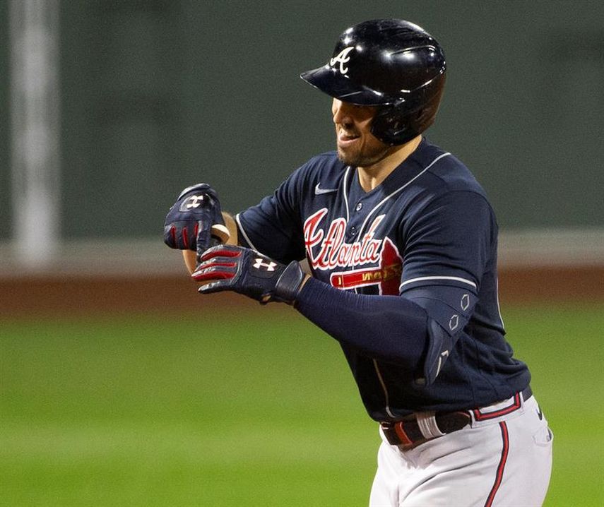3-2. Duvall pega un jonrón de tres carreras y le da la victoria a los Marlins sobre los Dodgers