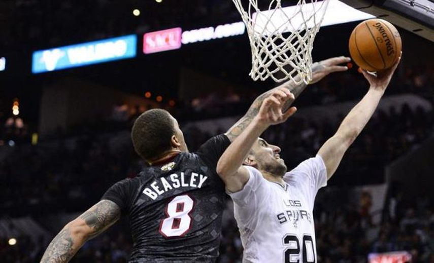 Los Bucks consiguen a Michael Beasley de los Rockets por Tyler Ennis