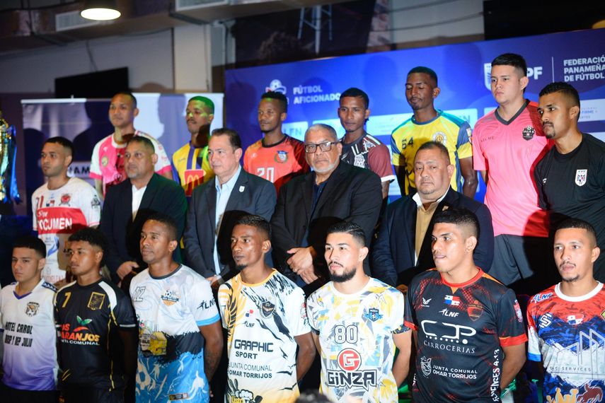 La Liga Nacional de Futsal presentó sus 24 equipos y uniformes en un evento especial realizado en Los Andes Mall.