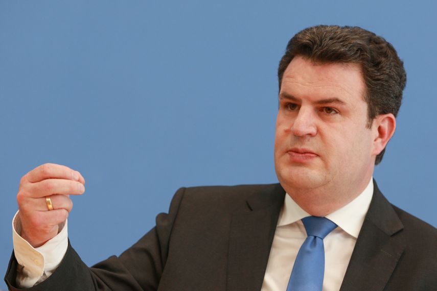 Trabajo sugiere el uso de mascarillas en el campo para reanudar la Bundesliga