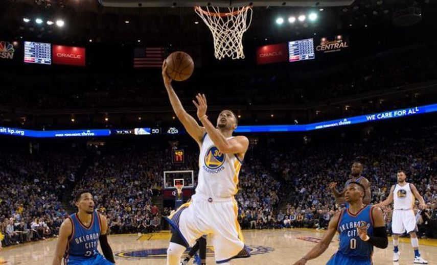 128-112. Curry y Thompson logran 15 triples en triunfo de los Warriors