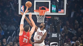 NBA: Evan Mobley gana el premio a defensor del año