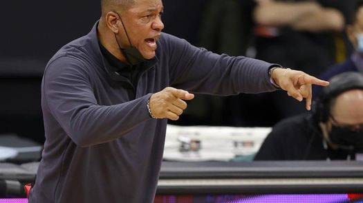 122-112. Leonard y Clippers reciben con derrota a su exentrenador Doc Rivers