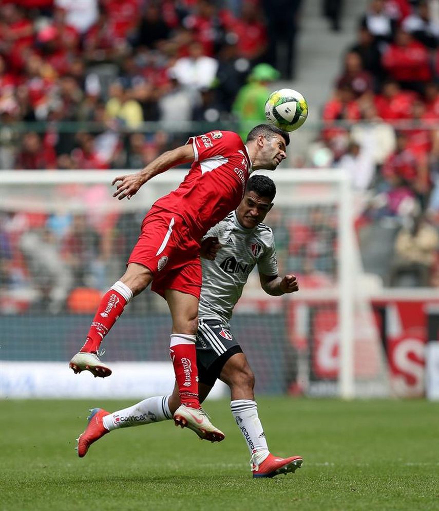 América vence al Santos y se confirma como líder del fútbol mexicano