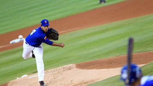 Los Cardenales suben al primer equipo al lanzador colombiano Nabil Crismatt