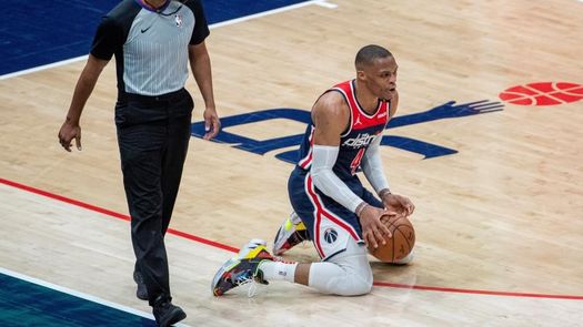 Russell Westbrook se une a Oscar Robe colrtson con 181 triples-dobles
