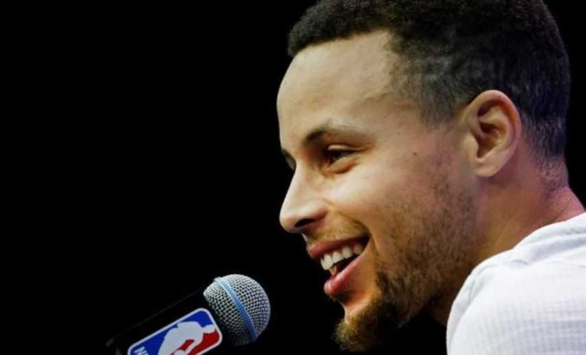 Multas de 25.000 dólares a Curry y Kerr por criticar a los árbitros
