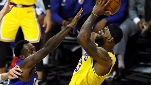 122-101. James se exhibe ante Hawks y Lakers tienen ya mejor marca de la liga