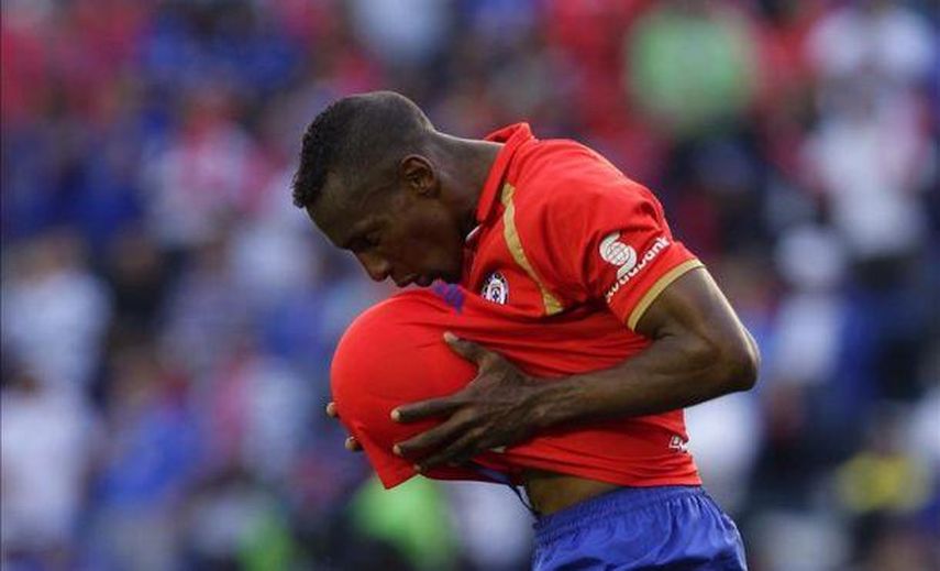 El colombiano Perea complica lesión y tardará tres semanas más para regresar