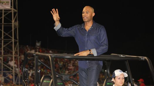 Mariano Rivera homenajeado en la inauguración del Béisbol Mayor