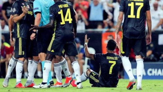 La Juventus se adelanta de penalti ante el Valencia y Cristiano es expulsado