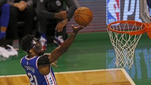 120-113. Embiid, lesionado, ayuda a los Sixers a cortar su racha perdedora