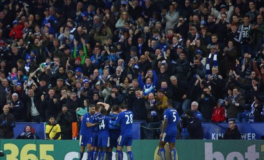 Vardy, Drinkwater y Ulloa colocan al Leicester líder de la Premier (3-0)