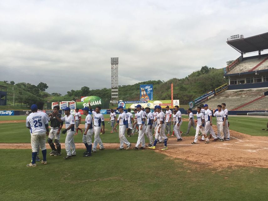 El Salvador elimina a Panamá en semifinales