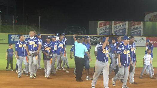 Colón logra su cometido y clasifica a la final del Béisbol Mayor