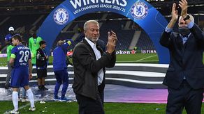 Roman Abramovich deja la administración del Chelsea FC tras 19 años y 21 títulos. Foto: Getty
