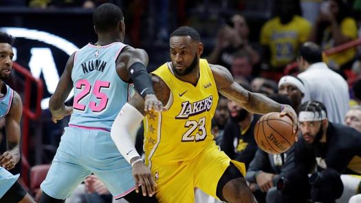 Bucks y Lakers no se cansan de ganar; Harden de superar los 50 puntos