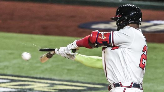 10-2. Ozuna pega dos jonrones y los Bravos están a un triunfo de la Serie Mundial
