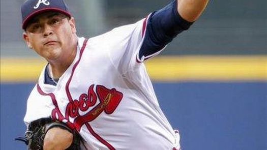 4-3. Bañuelos lanza sólido para los Bravos y derrota a los Cerveceros