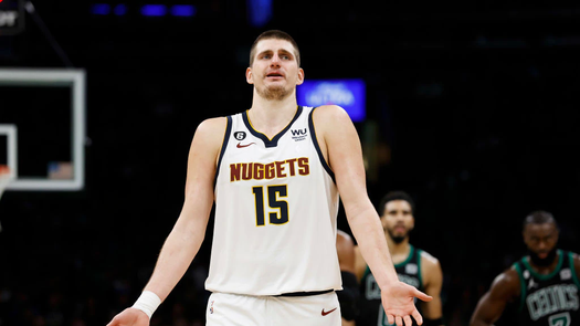Jokic lidera la victoria de los Nuggets con triple-doble