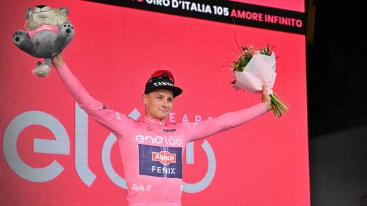 Mathieu van der Poel (Alpecin-Fenix) primer líder del Giro de Italia 2022.