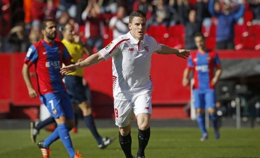 3-1. El Sevilla, mas efectivo que acertado, sigue fuerte en el Pizjuán