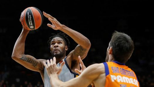 120-112. Devin Booker dirige el ataque de los Suns