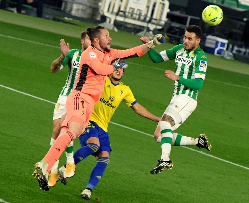 1-0. El Betis recupera posiciones e incrementa las dudas del Cádiz