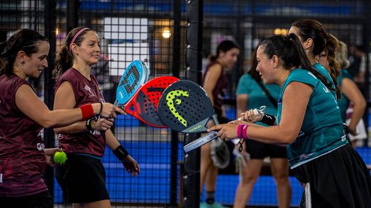 Con entusiasmo en cada golpe, quedó inaugurada una competencia que reúne a padres y madres alrededor del deporte y la convivencia escolar. Con entusiasmo en cada golpe, quedó inaugurada una competencia que reúne a padres y madres alrededor del deporte y la convivencia escolar.