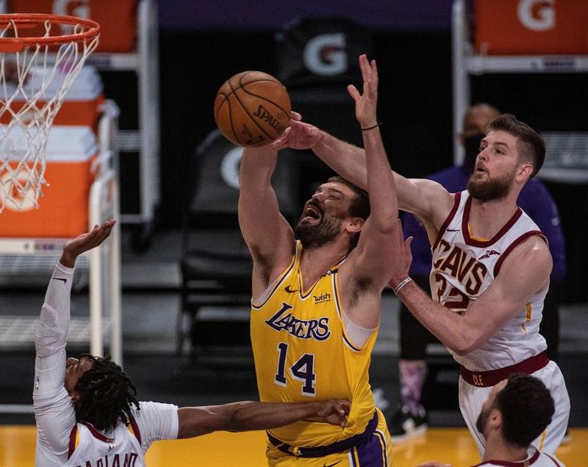 100-86. Lakers rompen racha perdedora con Harrell de líder; Gasol, 4 puntos