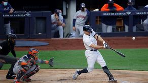 2-0. Stanton y Voit jonronean contra los Medias Rojas