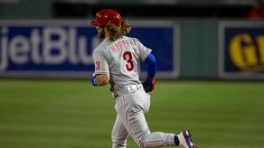 Bryce Harper sella con jonrón triunfo de los Filis por 5-4 sobre Nacionales