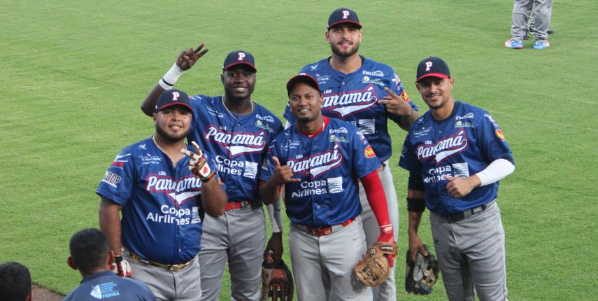 Los jugadores del equipo de Panamá destacaron el excelente terreno de juego que tiene el Estadio Roberto Clemente de Masaya en donde hoy se medirán a Nicaragua. Foto: Aurelio Ortiz González
