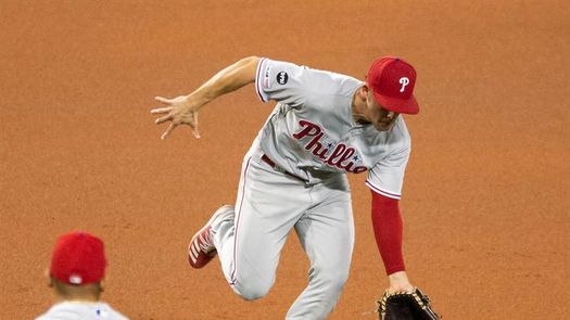 7-4. Kingery jonronea y sella la victoria de los Filis