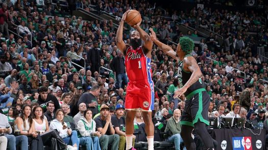 James Harden guía a los 76ers a una importante victoria