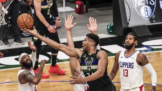 105-100. Antetokounmpo conduce la quinta victoria seguida de los Bucks