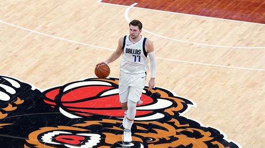 125-107. Doncic acerca a los Mavericks a playoffs y los Pelicans quedan eliminados