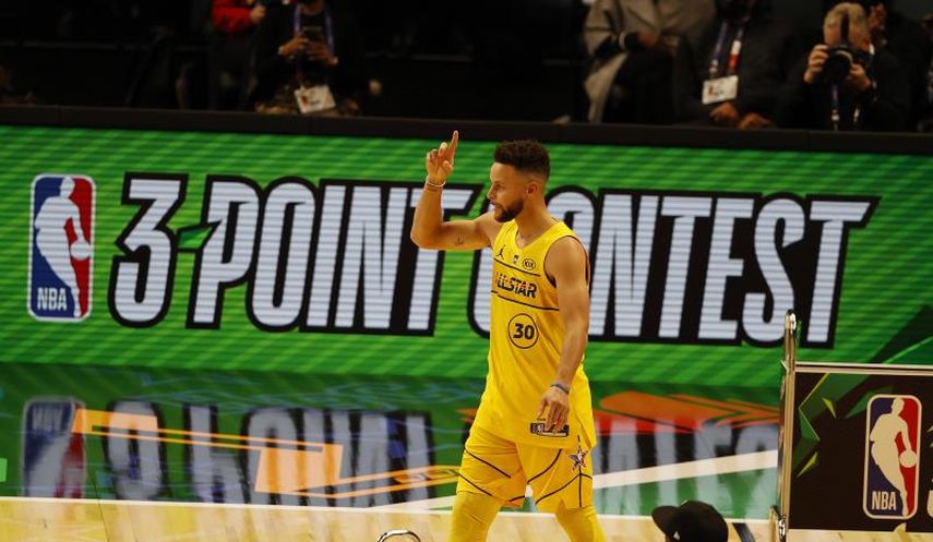 117-113. Stephen Curry establece nueva marca de triples con 85 en un mes