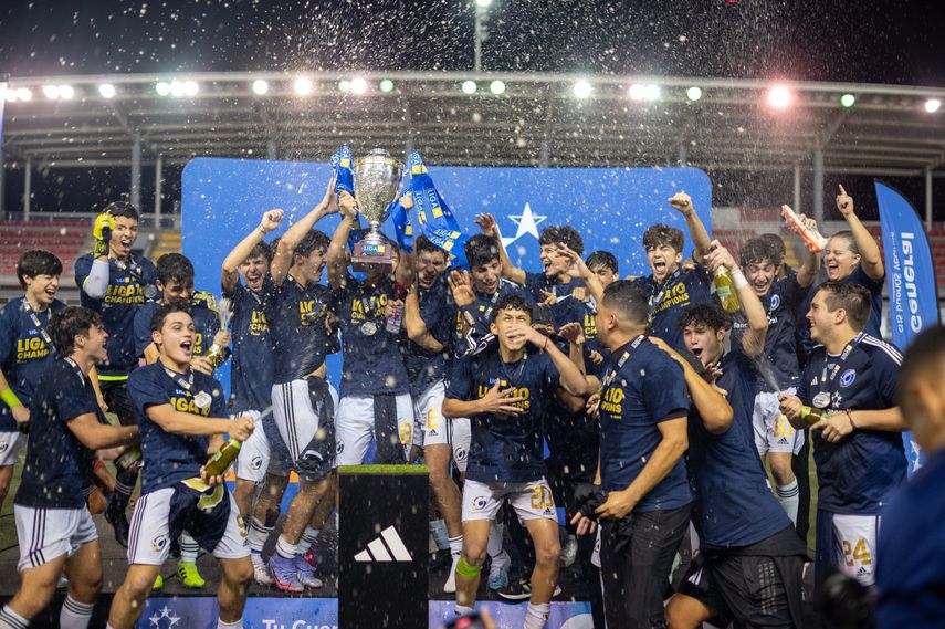 Los Owls del AIP son los campeones de Liga10