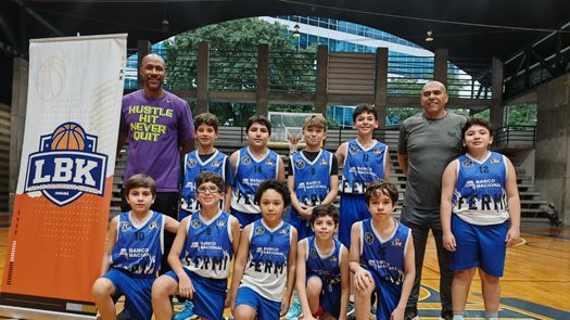 Imagen grupal del equipo de baloncesto Sub-12 masculino del Instituto Italiano Enrico Fermi.&nbsp;
