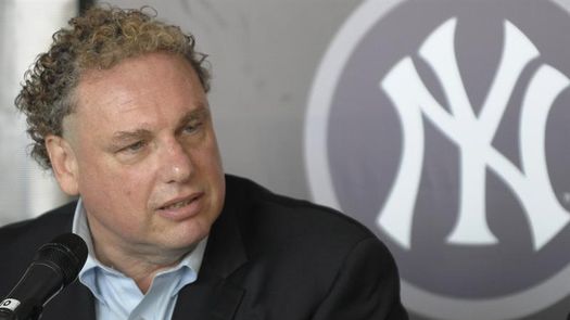 El presidente del Bronx llama cínicos a los Yankees por invitar a Trump