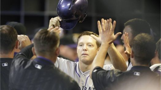 5-2. Hundley pone números finales en el triunfo de los Rockies