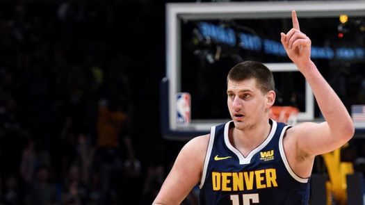 105-95. Jokic logra doble-doble y los Nuggets detienen a los Rockets