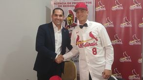 Actualmente Dámaso Espino (izquierda) se desempeña como buscador de talento de los Cardenales de San Luis en Panamá y varios países de la región. Foto: Aurelio Ortiz G.