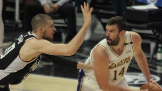 Los Clippers ganan duelo a los Lakers; derrotas sorpresa de Sixers y Nets