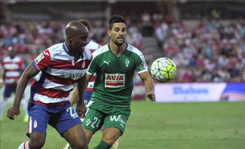 El Eibar busca aferrarse a Europa y el Granada, alejarse del descenso