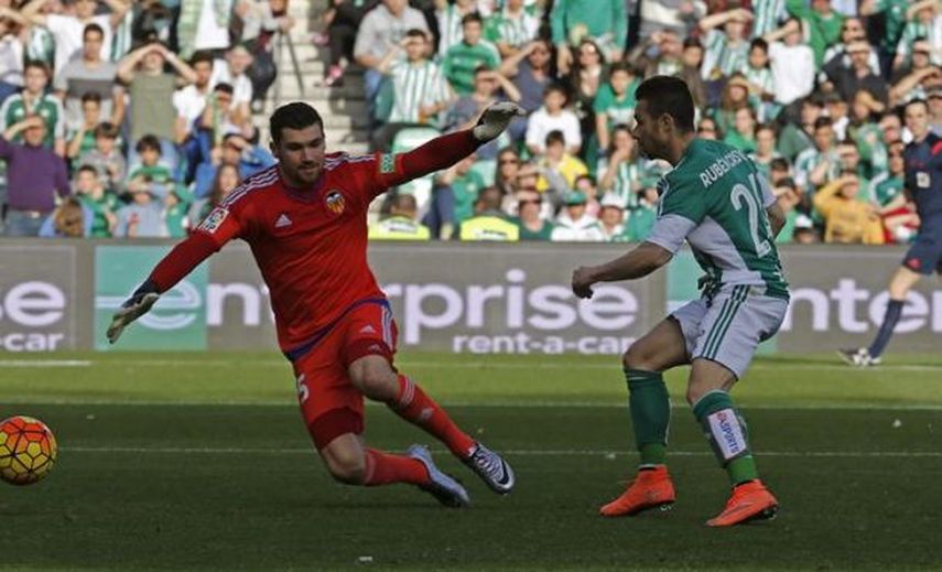 Valencia y Betis buscan la redención en Mestalla tras un mal inicio liguero